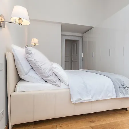 Megan Penthouse Laim Apartment *